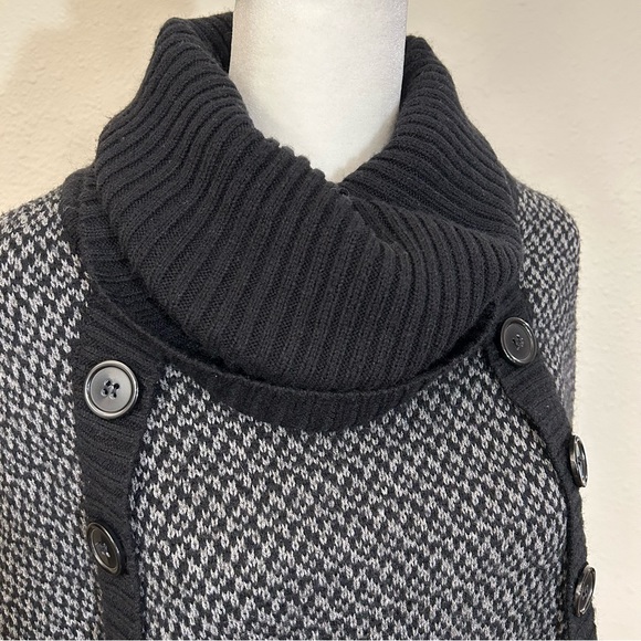 Candie’s Sweater Poncho Size XS - Picture 5 of 6